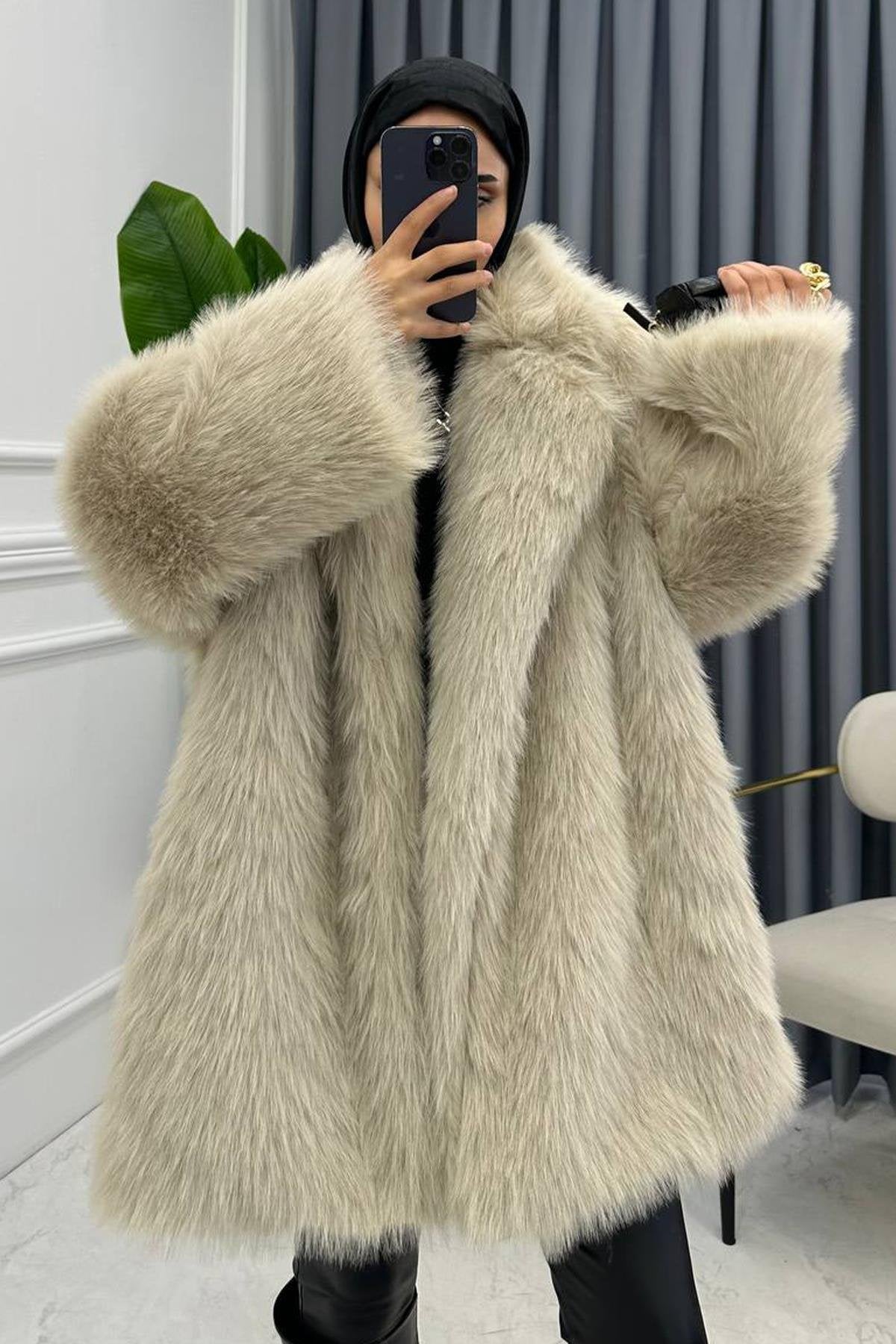 Manteau fausses fourrures