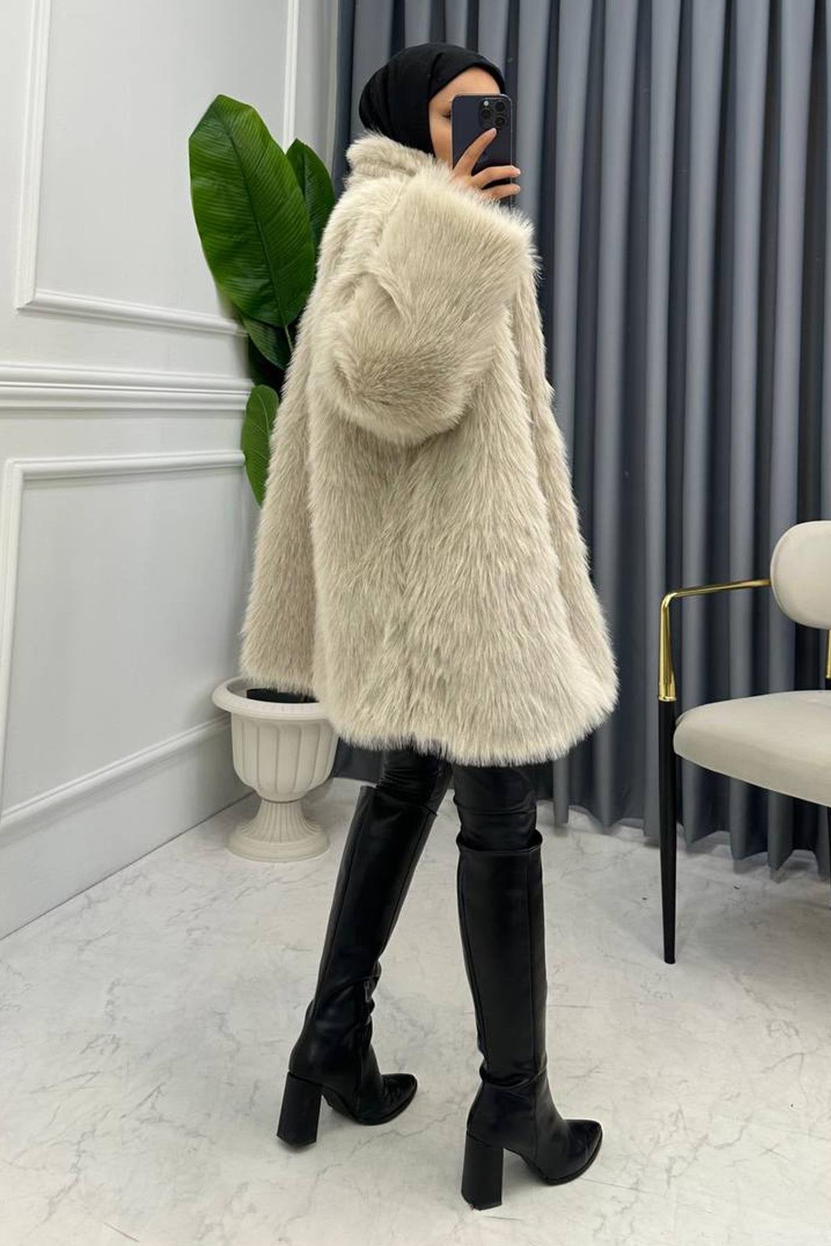 Manteau fausses fourrures