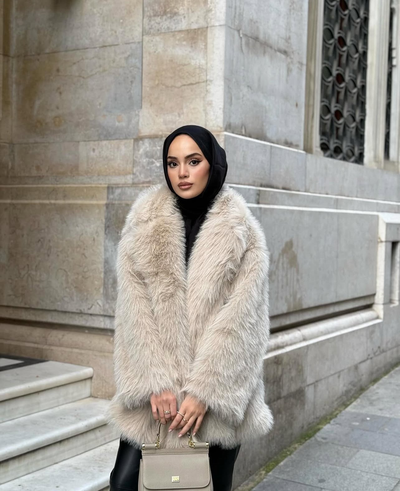 Manteau fausses fourrures